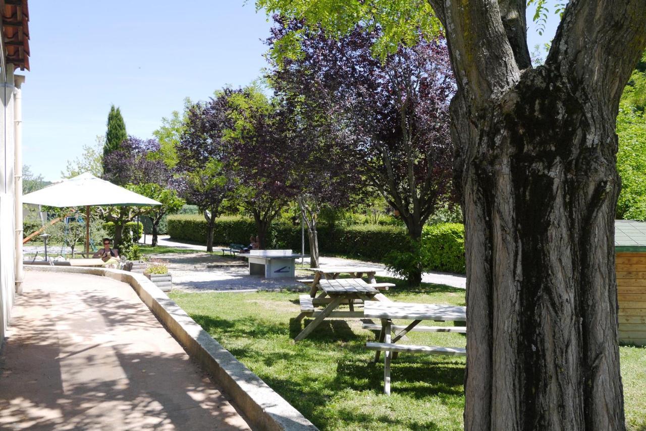 Camping Forcalquier Les Routes De Provence Hotel Bagian luar foto