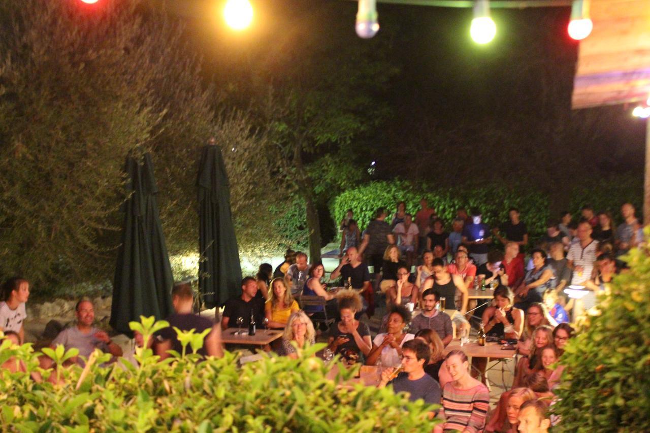 Camping Forcalquier Les Routes De Provence Hotel Bagian luar foto