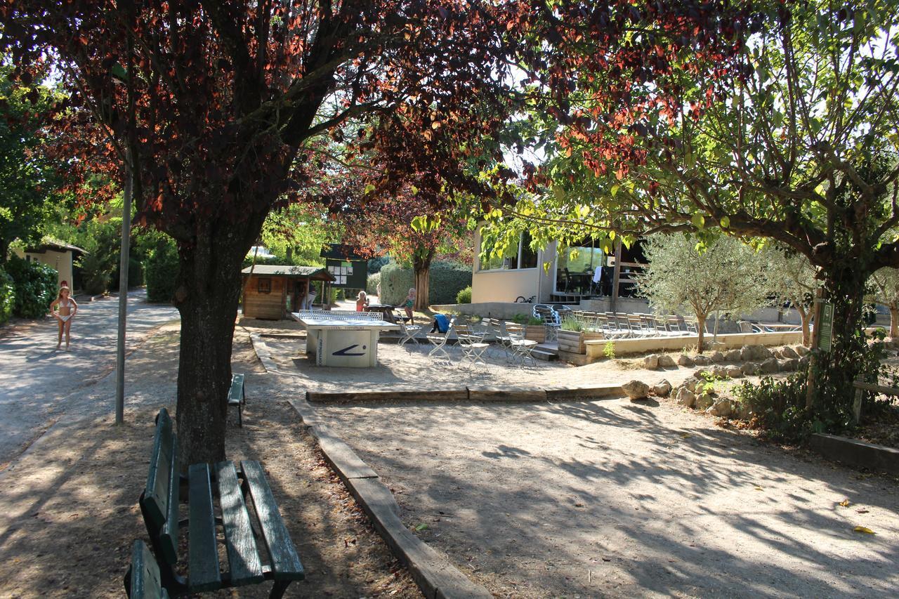 Camping Forcalquier Les Routes De Provence Hotel Bagian luar foto