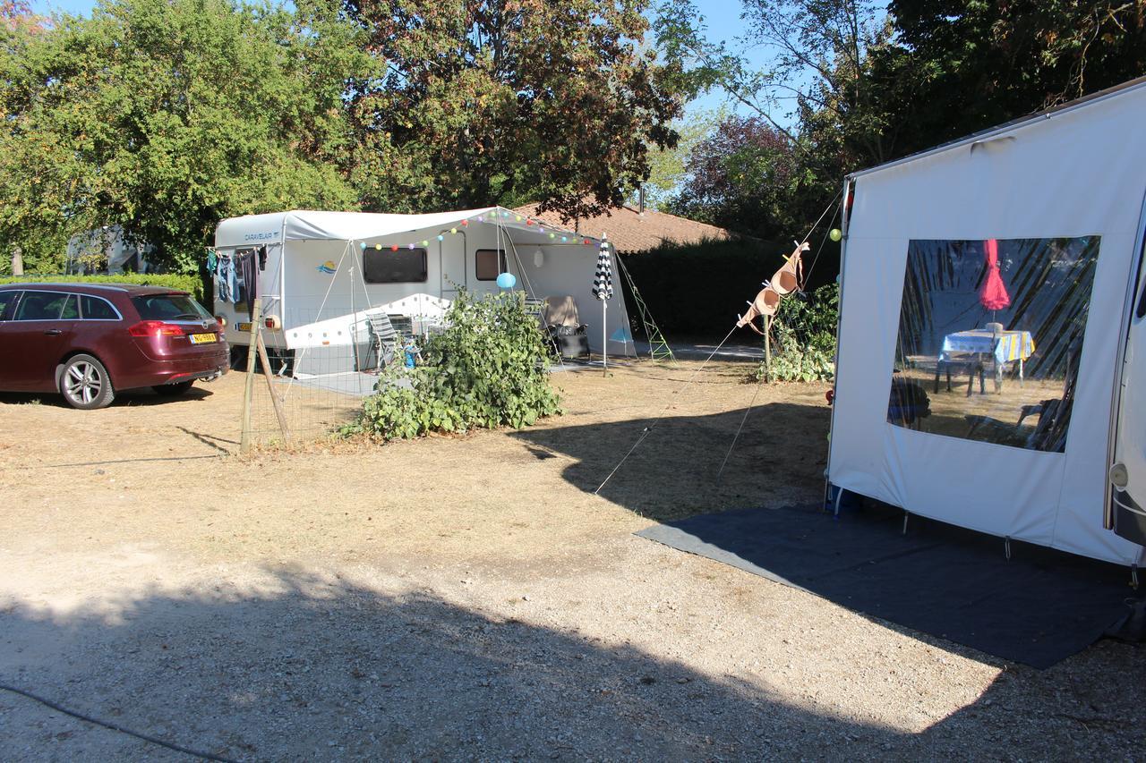 Camping Forcalquier Les Routes De Provence Hotel Bagian luar foto