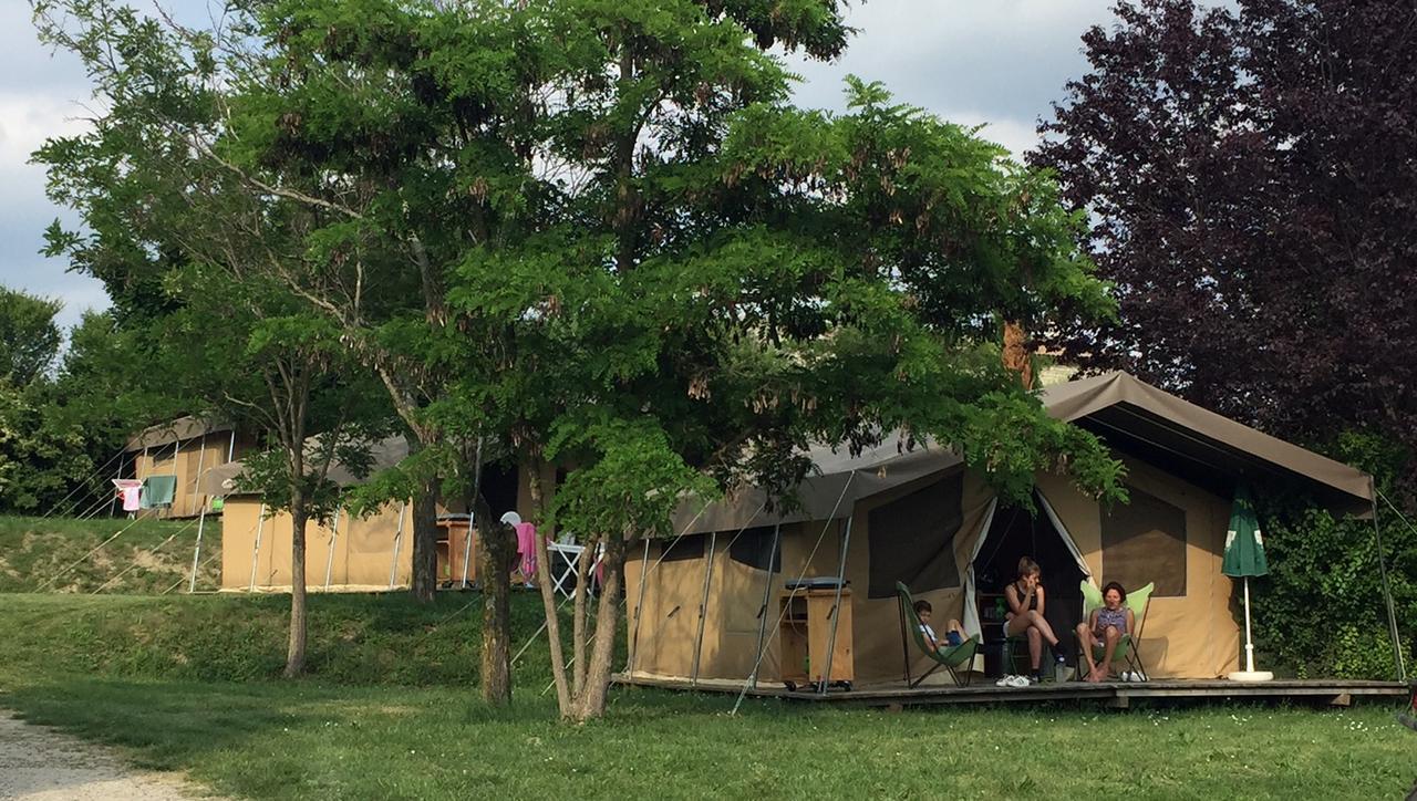 Camping Forcalquier Les Routes De Provence Hotel Bagian luar foto