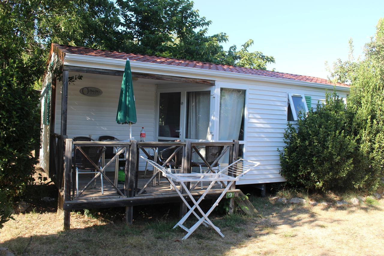 Camping Forcalquier Les Routes De Provence Hotel Bagian luar foto