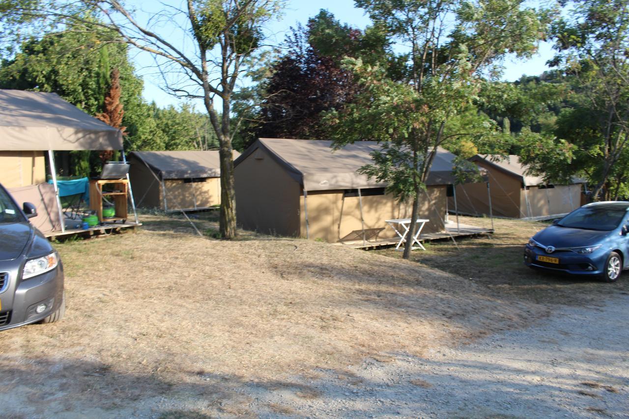 Camping Forcalquier Les Routes De Provence Hotel Bagian luar foto